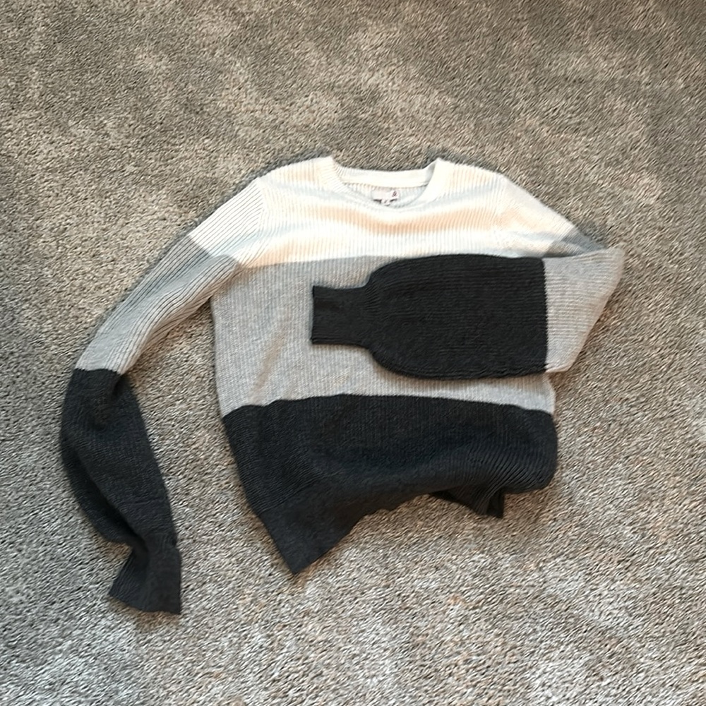 Color block knit sweater. SO brand. White, grey and dark grey.